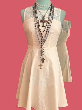 Bbonfinedress Ivory/White Lace Open Back Fit & Flare Dress – XS